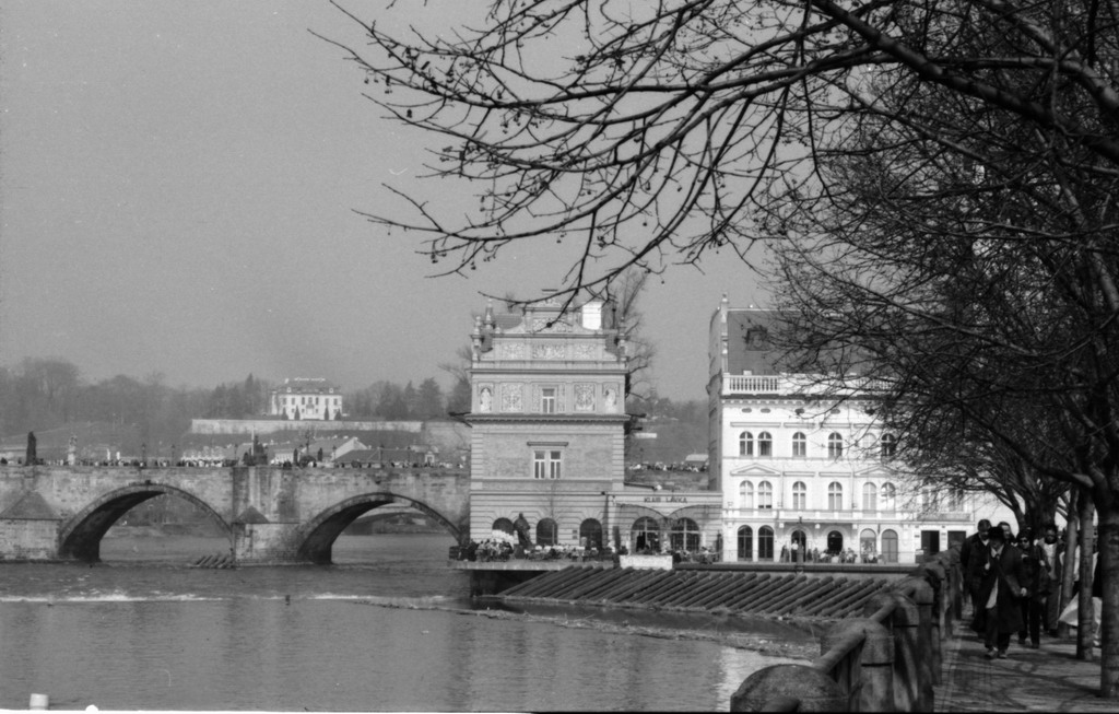 Image 26 of 63  -  189 kB